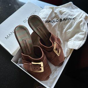 Manolo Blahnik Size 37.5 Suede 3.5 inch Heels, Leather Sole